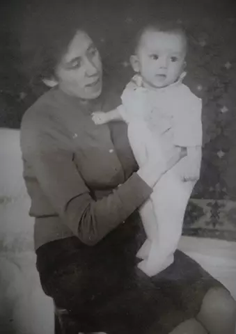 Сергей Хижняк в детстве с мамой